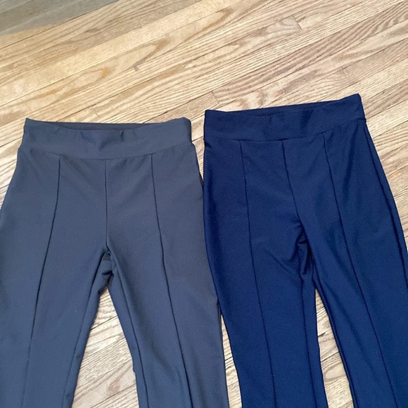 Old Navy Black and Blue Leggings with Stretchy Fabric and Wide Waistband - Picture 2 of 8